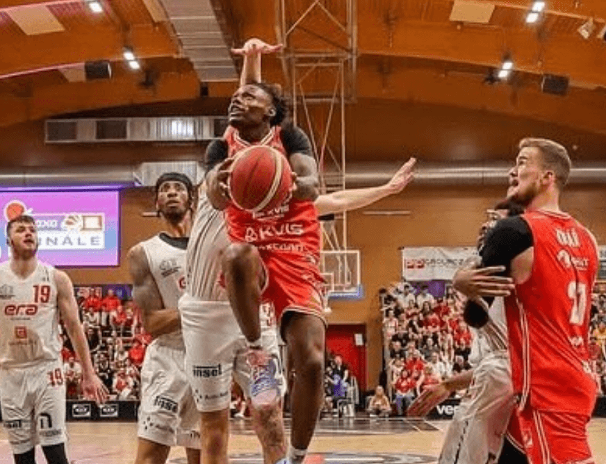Game 4 Maxa NBL Finals: Joe Bryant Jr. and Trey Bonham Rescue Pardubice in a One-Point Thriller