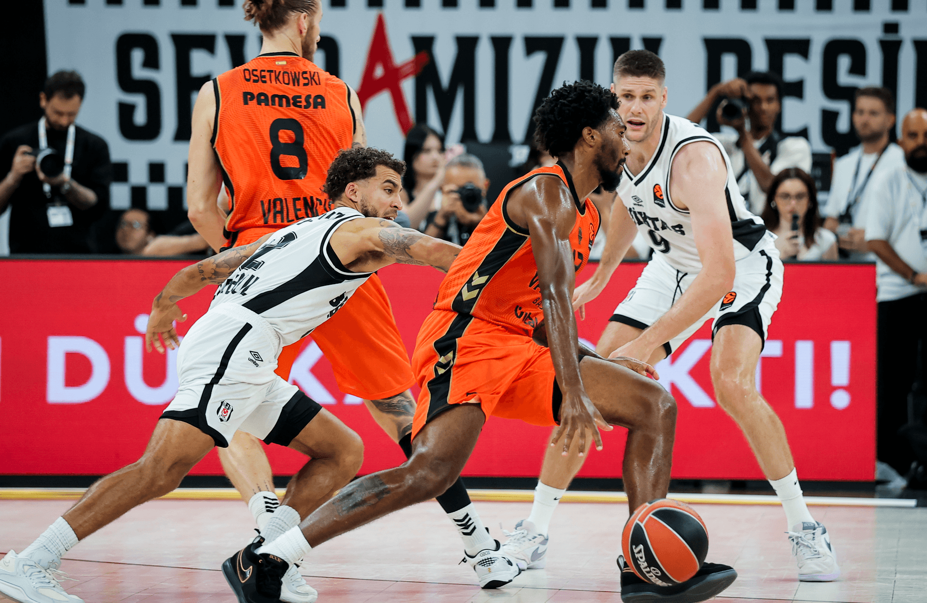 EuroLeague Day 1: Valencia edges Besiktas, Fenerbahce and Partizan roll