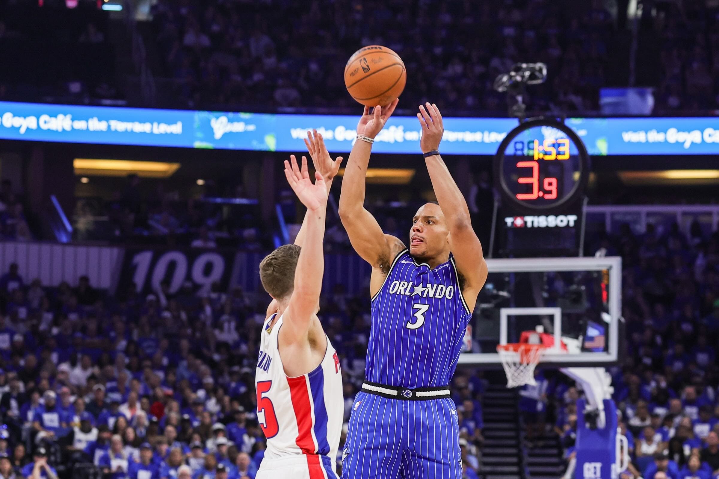 NBA Playoffs: Magic Take a Commanding Lead Over the Pistons!