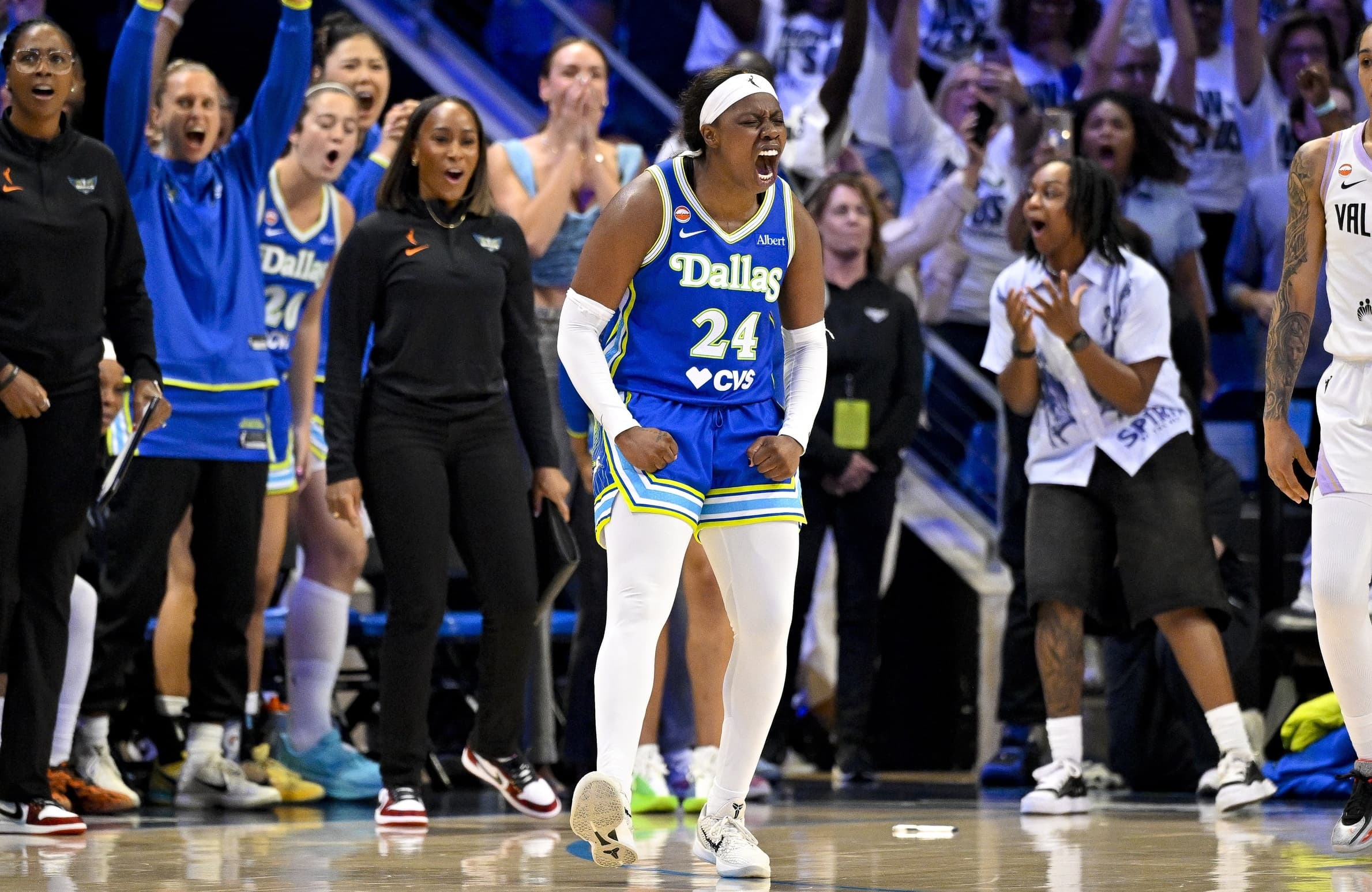 Dallas' Ogunbowale scores record 45 forces Game 3 vs GS, as Dream sweep into semifinals