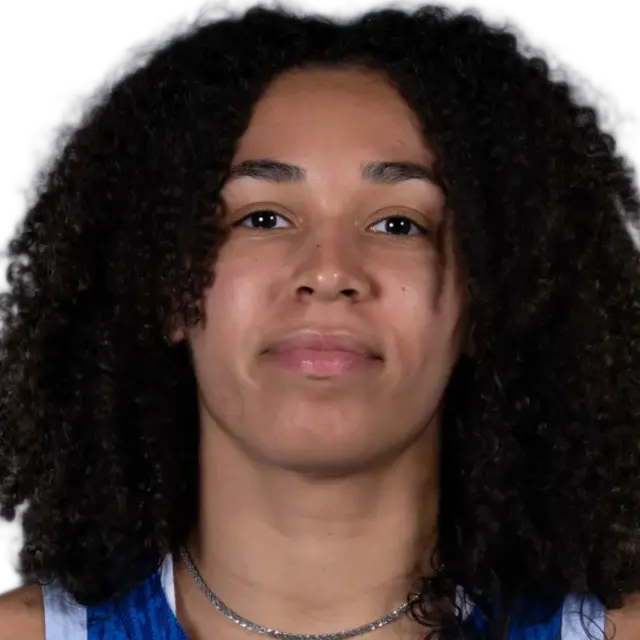 Janelle Salaün