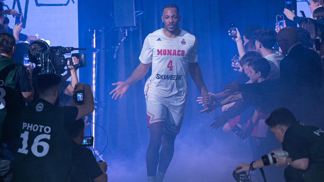 Jaron Blossomgame during team presentation